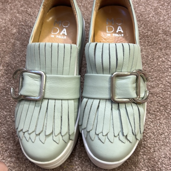Moda in Pelle Shoes 37. Fit like a 6-6.5 - Picture 4 of 7